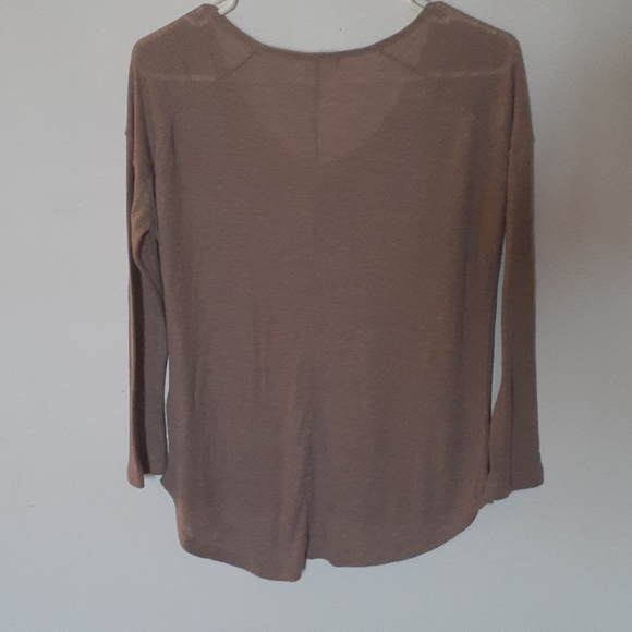 2/20 Long Sleeve Top With buttons - s/p - Picture 2 of 3